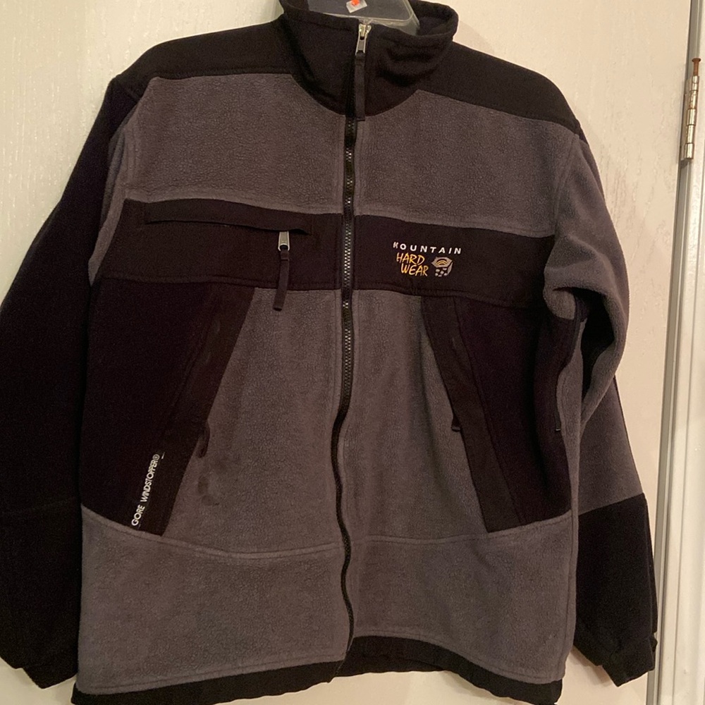Boys M Mountain Hard Wear Jacket zip in front and one pocket on in side